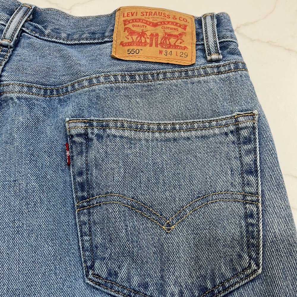 Men’s Levi’s 550 Size 34x29 Good condition. No holes,rips, or tears.
